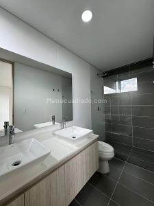 Apartamento de 3 alcobas en arriendo en Loma El Escobero, Envigado, 150 m² · foto 17 de 19