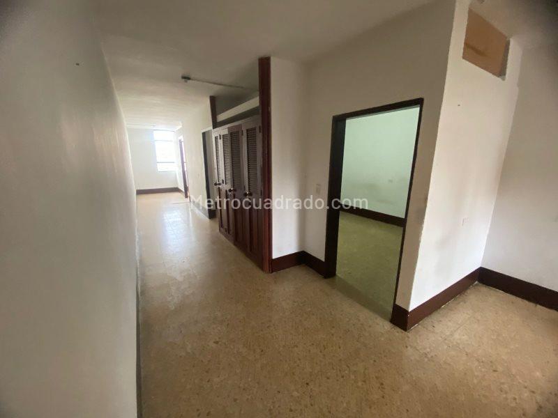 3BR Apartment in Sector Centro (68 m²) - 2