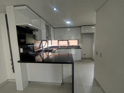 Apartamento de 3 alcobas en arriendo en El Poblado, Medellín, 140 m² · foto 2 de 20