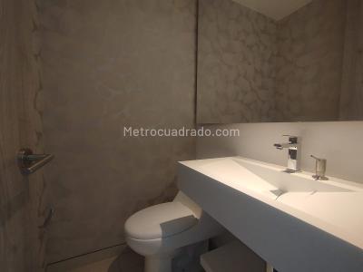Apartamento de 3 alcobas en arriendo en El Poblado, Medellín, 140 m² · foto 5 de 20