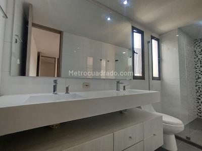 Apartamento de 3 alcobas en arriendo en El Poblado, Medellín, 140 m² · foto 11 de 20