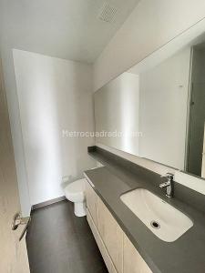 Apartamento de 2 alcobas en venta en El Poblado, Medellín, 75 m² · foto 10 de 19