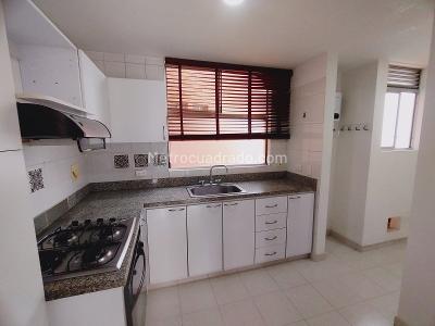 Apartamento en arriendo en Castropol, Medellín · foto 3 de 20