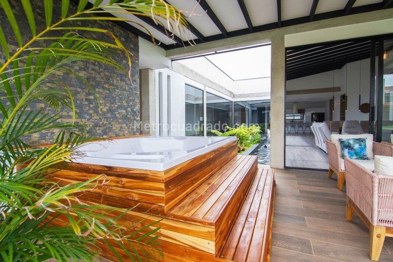4BR House in Llanogrande (1850 m²) - 2