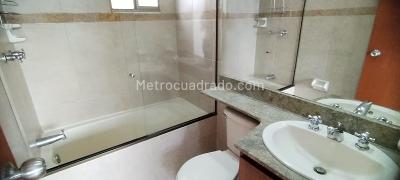 Apartamento de 2 alcobas en arriendo en El Poblado, Medellín, 88 m² · foto 13 de 17