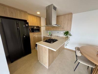 Apartamento de 3 alcobas en arriendo en Castropol, Medellín, 79 m² · foto 2 de 20