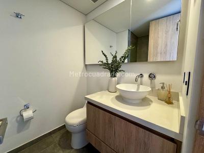 Apartamento de 3 alcobas en arriendo en Castropol, Medellín, 79 m² · foto 8 de 20