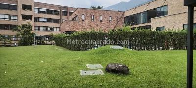 Apartaestudio en arriendo en Loma El Escobero, Envigado · foto 13 de 13