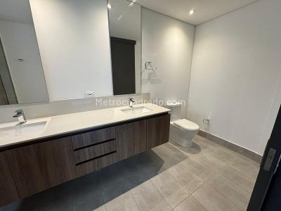Apartamento de 3 alcobas en arriendo en El Poblado, Medellín, 170 m² · foto 4 de 20