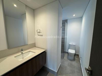 Apartamento de 3 alcobas en arriendo en El Poblado, Medellín, 170 m² · foto 16 de 20