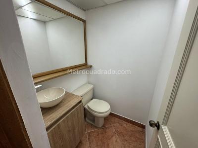 Apartamento de 3 alcobas en arriendo en El Poblado, Medellín, 145 m² · foto 2 de 20