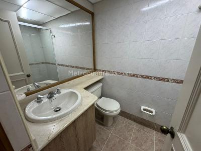 Apartamento de 3 alcobas en arriendo en El Poblado, Medellín, 145 m² · foto 8 de 20