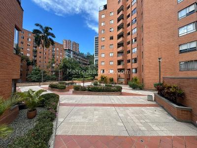 Apartamento de 3 alcobas en arriendo en El Poblado, Medellín, 145 m² · foto 19 de 20