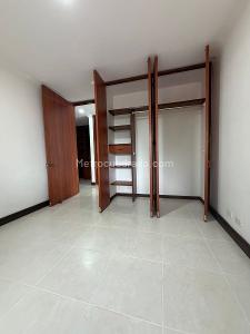 Apartamento en venta en Loma De Los Bernal, Medellín · foto 5 de 19