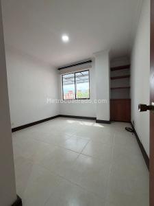 Apartamento en venta en Loma De Los Bernal, Medellín · foto 9 de 19