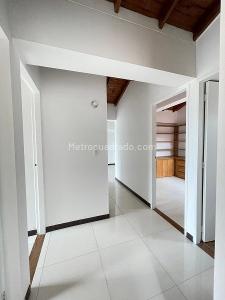 Apartamento en venta en Loma De Los Bernal, Medellín · foto 10 de 20