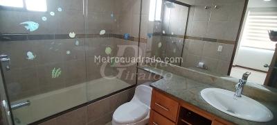 Apartamento de 3 alcobas en arriendo en El Poblado, Medellín, 134 m² · foto 9 de 20