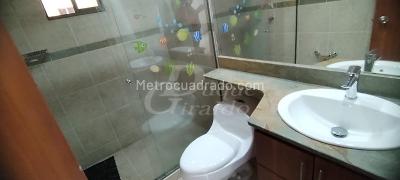 Apartamento de 3 alcobas en arriendo en El Poblado, Medellín, 134 m² · foto 10 de 20