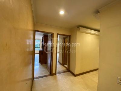 Apartamento de 4 alcobas en venta en El Poblado, Medellín, 254 m² · foto 16 de 20