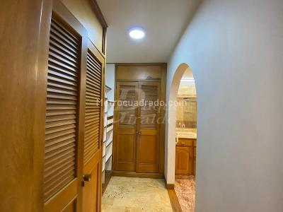 Apartamento de 4 alcobas en venta en El Poblado, Medellín, 254 m² · foto 18 de 20