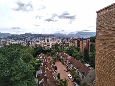 Apartamento de 3 alcobas en arriendo en El Poblado, Medellín, 135 m² · foto 2 de 20