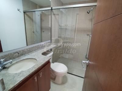 Apartamento de 3 alcobas en arriendo en El Poblado, Medellín, 135 m² · foto 15 de 20