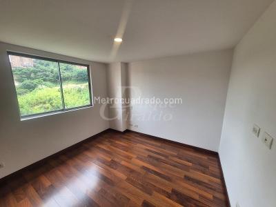 Apartamento de 2 alcobas en arriendo en Castropol, Medellín, 89 m² · foto 3 de 16
