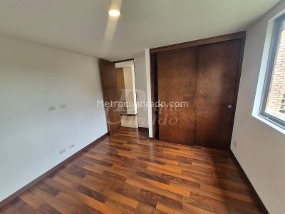 Apartamento de 2 alcobas en arriendo en Castropol, Medellín, 89 m² · foto 4 de 16