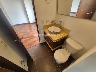 Apartamento de 2 alcobas en arriendo en Castropol, Medellín, 89 m² · foto 8 de 16
