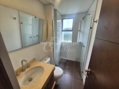 Apartamento de 2 alcobas en arriendo en Castropol, Medellín, 89 m² · foto 9 de 16