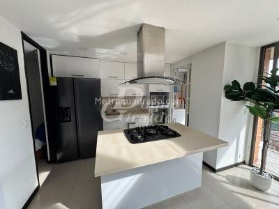 Apartamento de 3 alcobas en venta en El Poblado, Medellín, 158 m² · foto 4 de 20