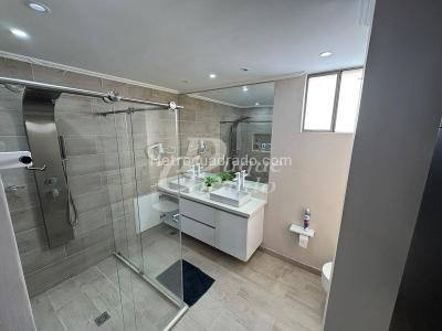 Apartamento de 3 alcobas en venta en El Poblado, Medellín, 158 m² · foto 18 de 20