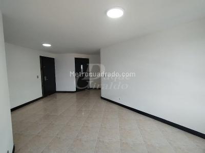 Apartamento de 3 alcobas en arriendo en El Poblado, Medellín, 82 m² · foto 2 de 13