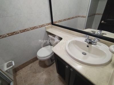 Apartamento de 3 alcobas en arriendo en El Poblado, Medellín, 82 m² · foto 10 de 13