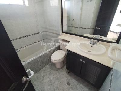 Apartamento de 3 alcobas en arriendo en El Poblado, Medellín, 82 m² · foto 12 de 13