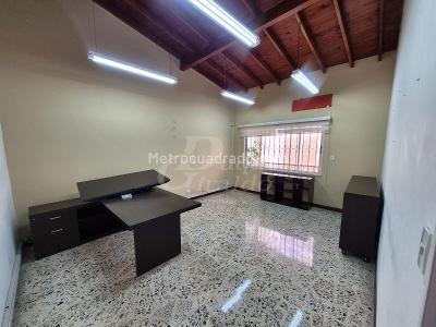 Casa de 5 alcobas en arriendo en Belen, Medellín, 350 m² · foto 9 de 20