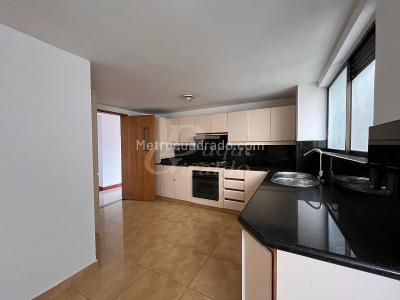 Apartamento de 4 alcobas en arriendo en El Poblado, Medellín, 200 m² · foto 8 de 20