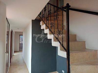 Apartamento de 4 alcobas en arriendo en Laureles, Medellín, 220 m² · foto 9 de 20