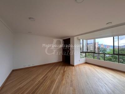 Apartamento de 3 alcobas en arriendo en Los Naranjos, Medellín, 210 m² · foto 3 de 13