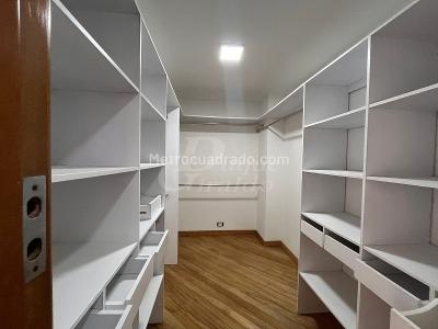 Apartamento de 3 alcobas en arriendo en Los Naranjos, Medellín, 210 m² · foto 4 de 13