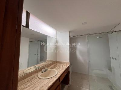 Apartamento de 3 alcobas en arriendo en Los Naranjos, Medellín, 210 m² · foto 7 de 13