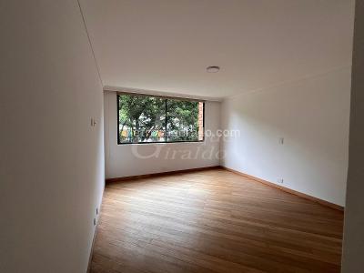 Apartamento de 3 alcobas en arriendo en Los Naranjos, Medellín, 210 m² · foto 9 de 13