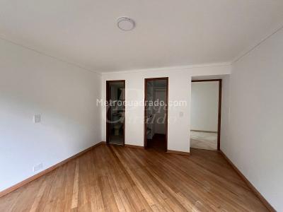 Apartamento de 3 alcobas en arriendo en Los Naranjos, Medellín, 210 m² · foto 12 de 13