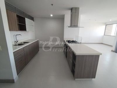 Apartamento de 2 alcobas en arriendo en El Poblado, Medellín, 90 m² · foto 4 de 16