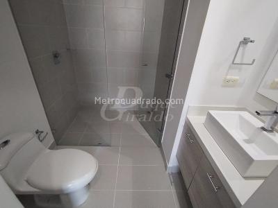 Apartamento de 2 alcobas en arriendo en El Poblado, Medellín, 90 m² · foto 11 de 16
