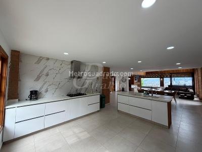 Casa de 4 alcobas en arriendo en La Mina, Envigado, 700 m² · foto 20 de 20