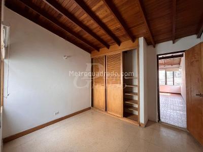 Casa de 5 alcobas en venta en Los Colores, Medellín, 450 m² · foto 8 de 20