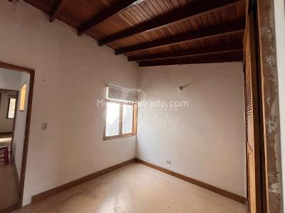 Casa de 5 alcobas en venta en Los Colores, Medellín, 450 m² · foto 9 de 20