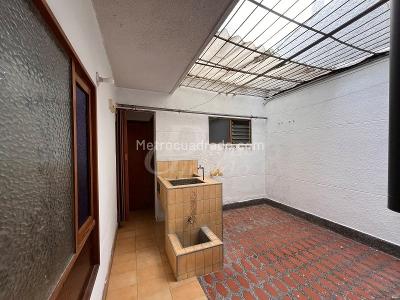Casa de 5 alcobas en venta en Los Colores, Medellín, 450 m² · foto 19 de 20