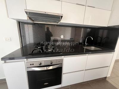 Apartamento de 2 alcobas en arriendo en El Poblado, Medellín, 90 m² · foto 6 de 20